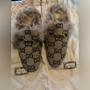 Gucci Beige Fur Lined Accessory